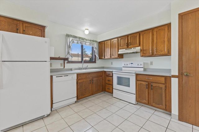 5736 Cambridge CIRCLE, Racine, WI 53406