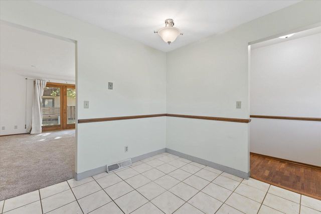 5736 Cambridge CIRCLE, Racine, WI 53406