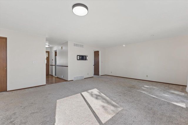 5736 Cambridge CIRCLE, Racine, WI 53406