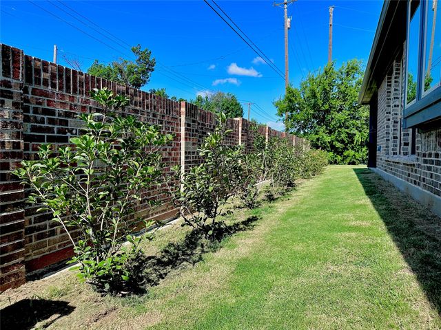 11401 Falcon Trace Drive, Fort Worth, TX 76244
