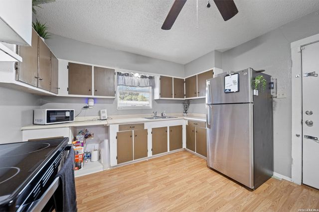 13950 Ih 35, Moore, TX 78057