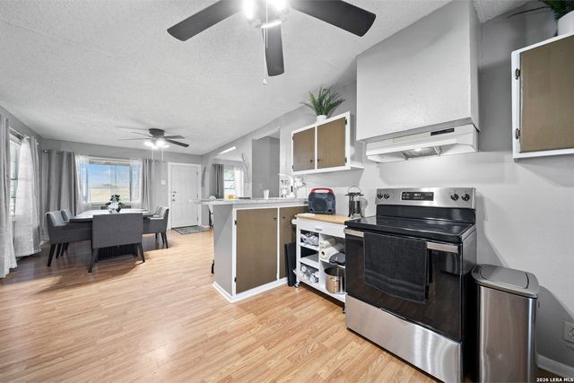 13950 Ih 35, Moore, TX 78057