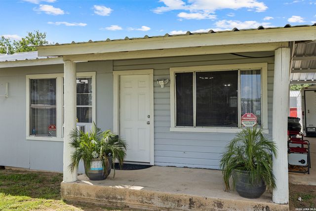 13950 Ih 35, Moore, TX 78057
