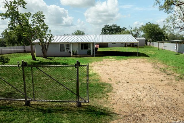 13950 Ih 35, Moore, TX 78057