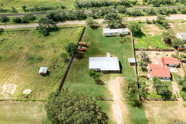 13950 Ih 35, Moore, TX 78057