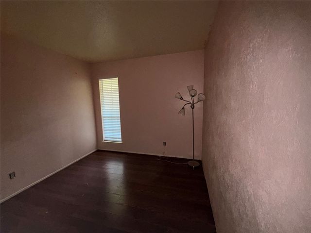 726 Ravencroft Drive, Garland, TX 75043