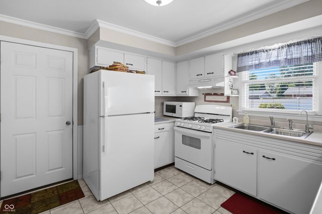 2820 Wedgewood Drive, Columbus, IN 47203