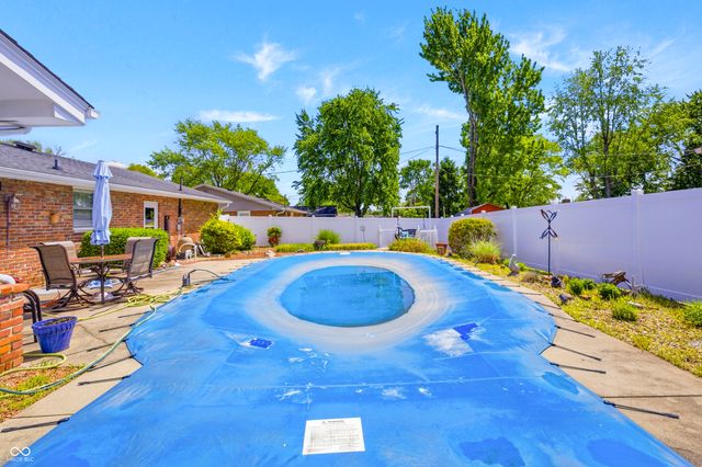 2820 Wedgewood Drive, Columbus, IN 47203