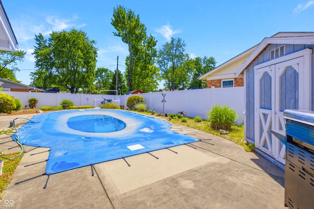 2820 Wedgewood Drive, Columbus, IN 47203
