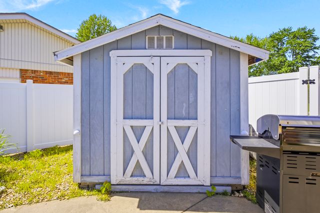 2820 Wedgewood Drive, Columbus, IN 47203