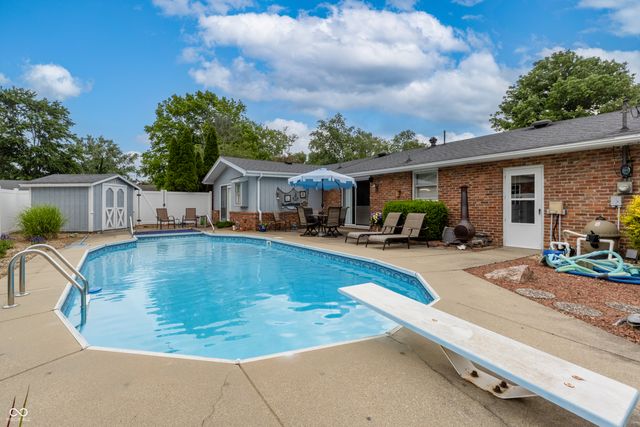 2820 Wedgewood Drive, Columbus, IN 47203