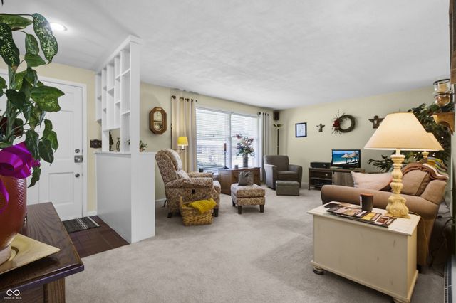 2820 Wedgewood Drive, Columbus, IN 47203