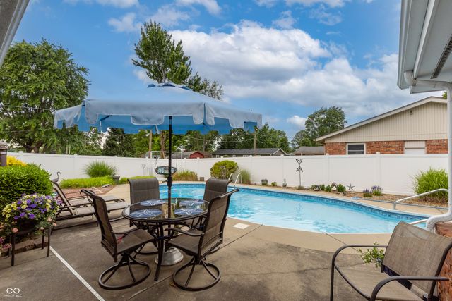 2820 Wedgewood Drive, Columbus, IN 47203