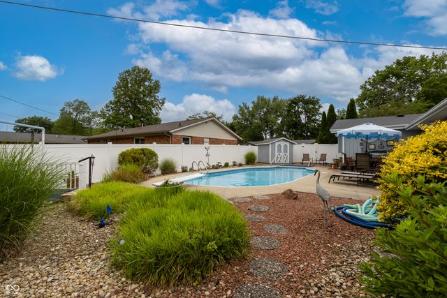 2820 Wedgewood Drive, Columbus, IN 47203