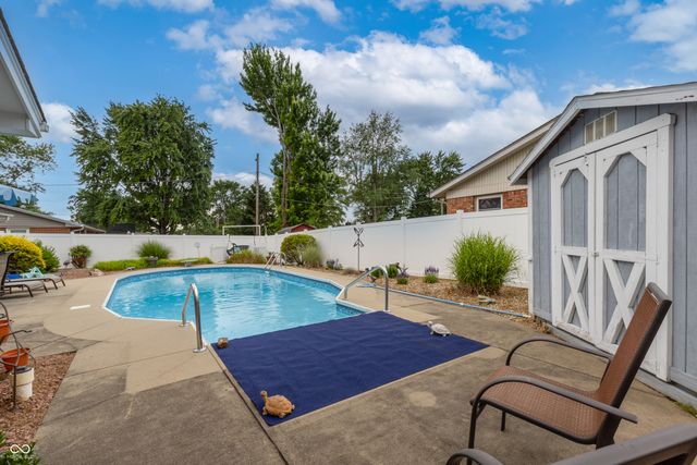 2820 Wedgewood Drive, Columbus, IN 47203
