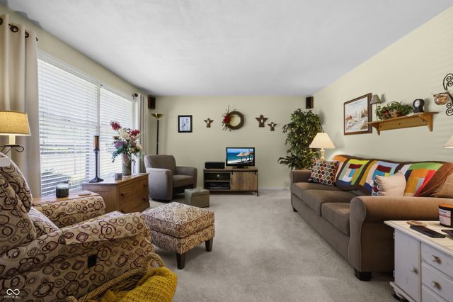 2820 Wedgewood Drive, Columbus, IN 47203