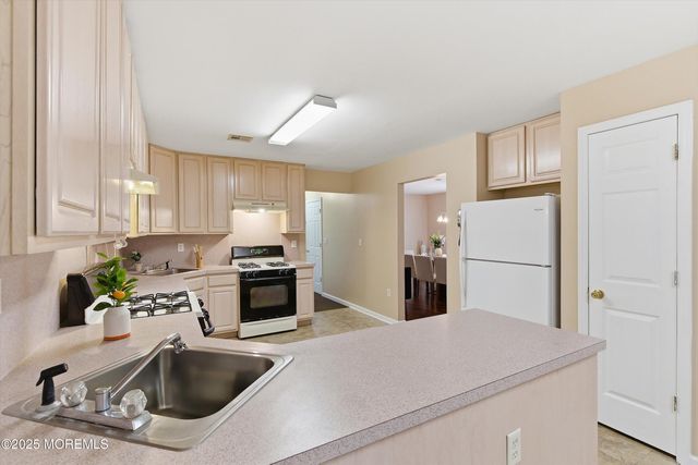 15 Sanz Town Road, Lakewood, NJ 08701