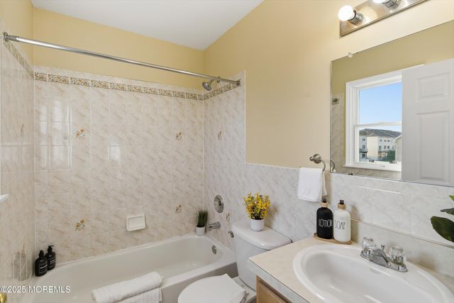 15 Sanz Town Road, Lakewood, NJ 08701