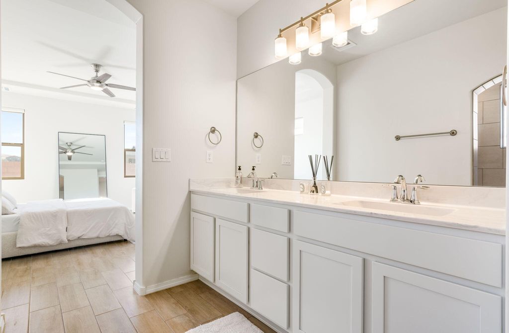 Image 16 of property listing at 2328 Melon Ridge Loop NE, Rio Rancho, NM 87144