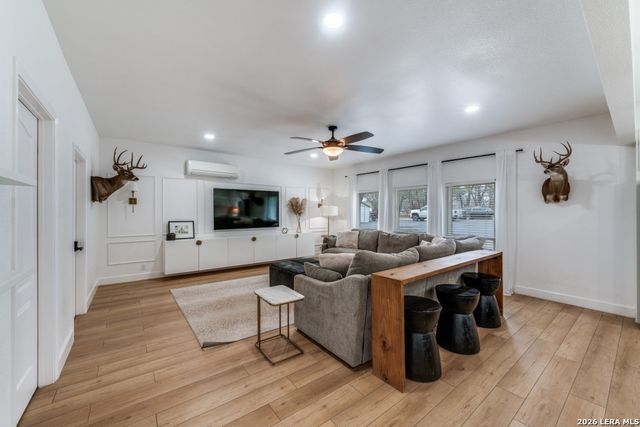 322 Dublin Cir, Floresville, TX 78114