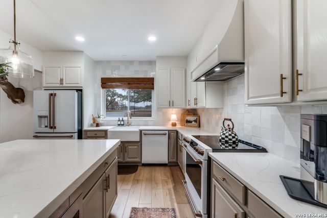 322 Dublin Cir, Floresville, TX 78114