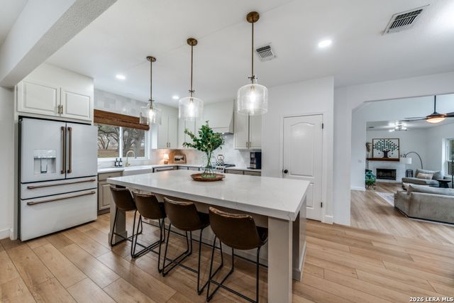 322 Dublin Cir, Floresville, TX 78114