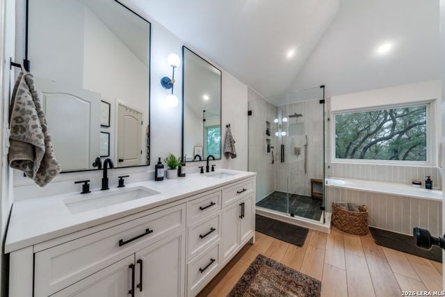 322 Dublin Cir, Floresville, TX 78114