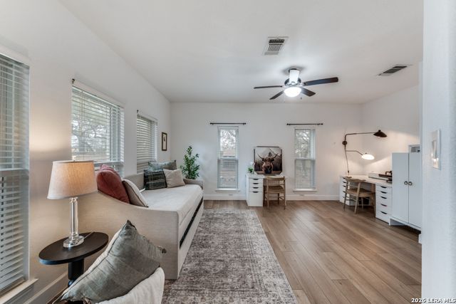322 Dublin Cir, Floresville, TX 78114