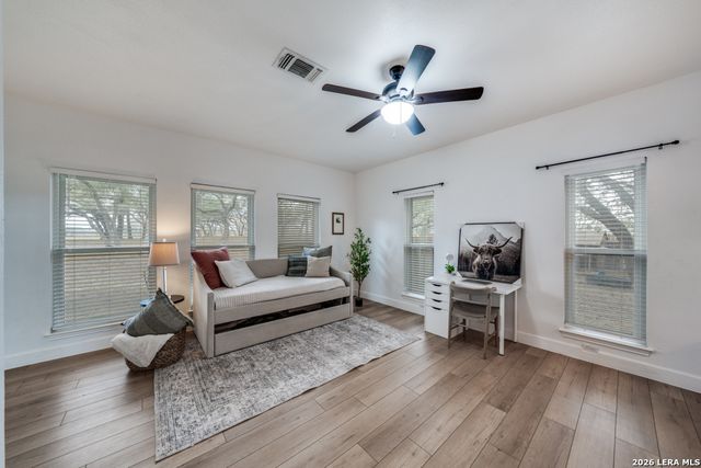322 Dublin Cir, Floresville, TX 78114