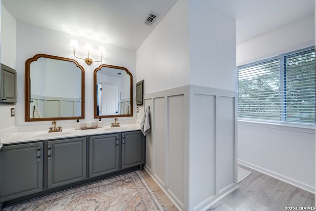 322 Dublin Cir, Floresville, TX 78114