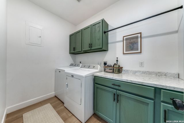 322 Dublin Cir, Floresville, TX 78114