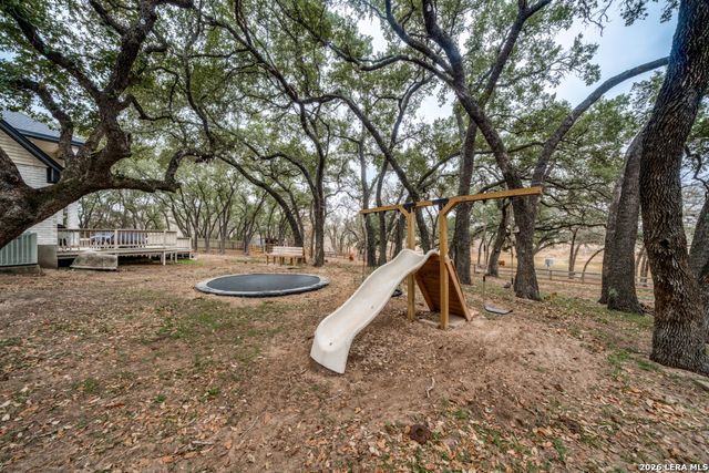 322 Dublin Cir, Floresville, TX 78114