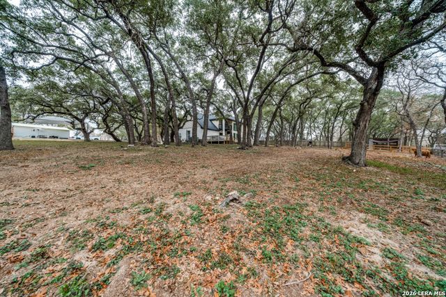 322 Dublin Cir, Floresville, TX 78114
