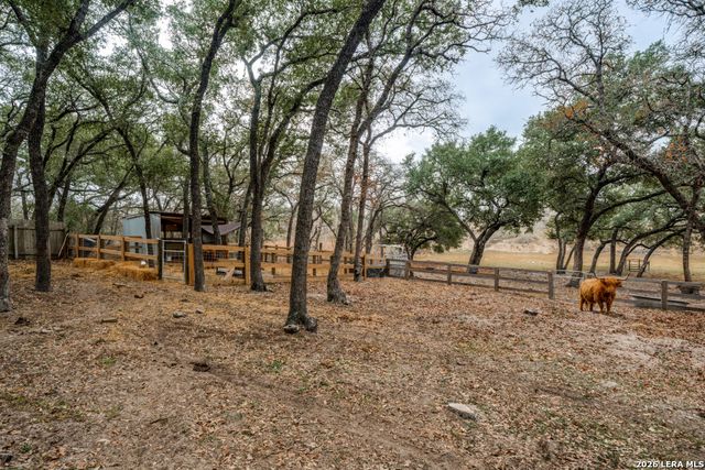 322 Dublin Cir, Floresville, TX 78114