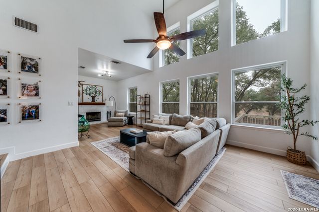 322 Dublin Cir, Floresville, TX 78114