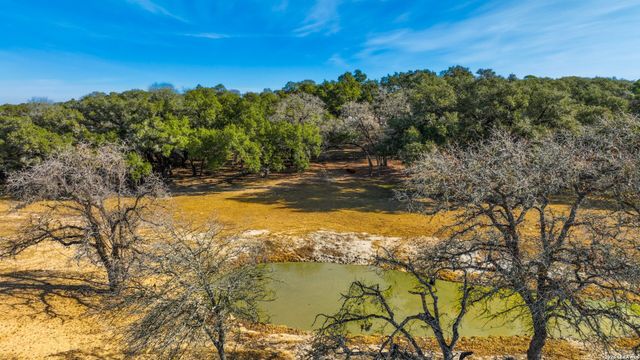 322 Dublin Cir, Floresville, TX 78114