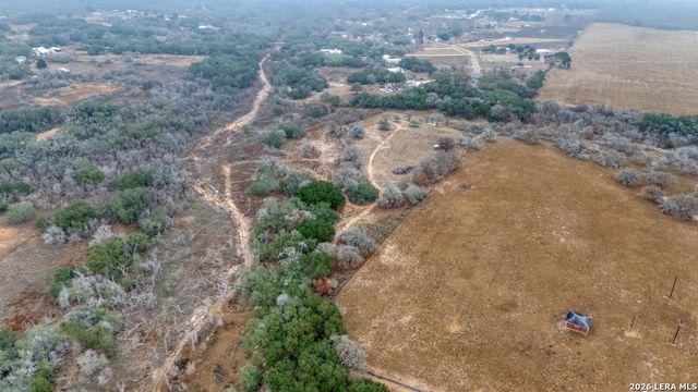322 Dublin Cir, Floresville, TX 78114