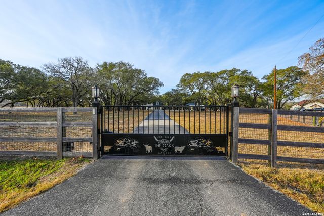 322 Dublin Cir, Floresville, TX 78114