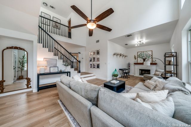 322 Dublin Cir, Floresville, TX 78114