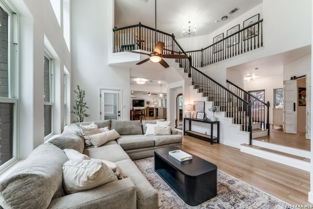 322 Dublin Cir, Floresville, TX 78114