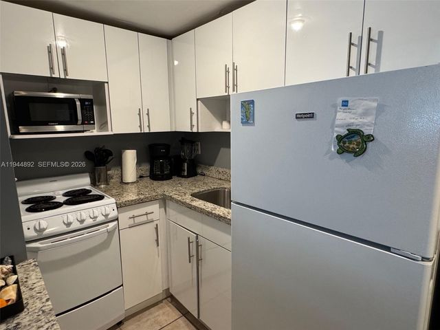 865 Collins Ave 305, Miami Beach, FL 33139