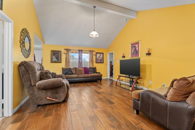 818 Marigold Road, Baytown, TX 77521