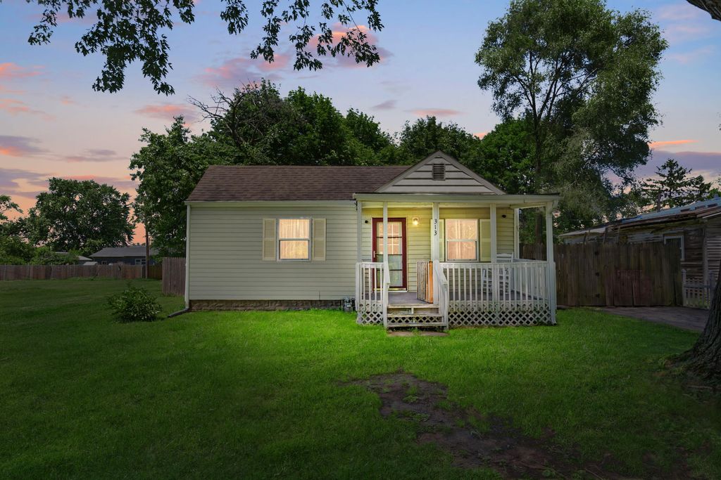 313 Elizabeth Street, Buchanan Twp, MI 49107