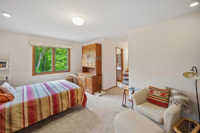3701 Oak Creek Place, West Des Moines, IA 50265