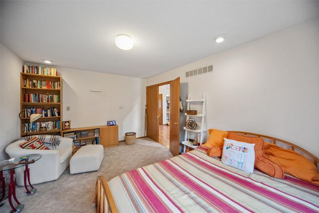 3701 Oak Creek Place, West Des Moines, IA 50265