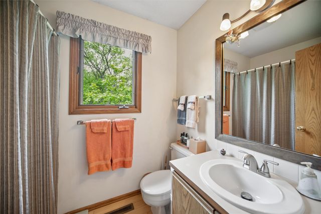 3701 Oak Creek Place, West Des Moines, IA 50265