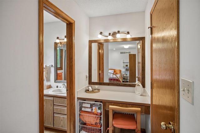 3701 Oak Creek Place, West Des Moines, IA 50265