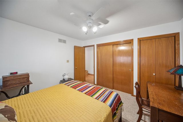 3701 Oak Creek Place, West Des Moines, IA 50265