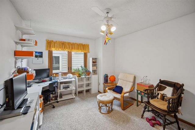 3701 Oak Creek Place, West Des Moines, IA 50265