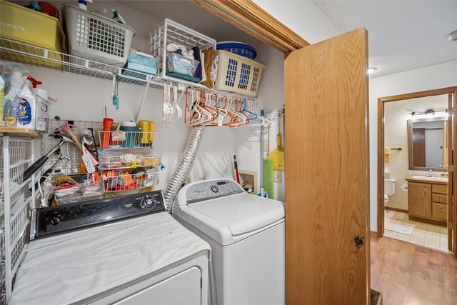 3701 Oak Creek Place, West Des Moines, IA 50265
